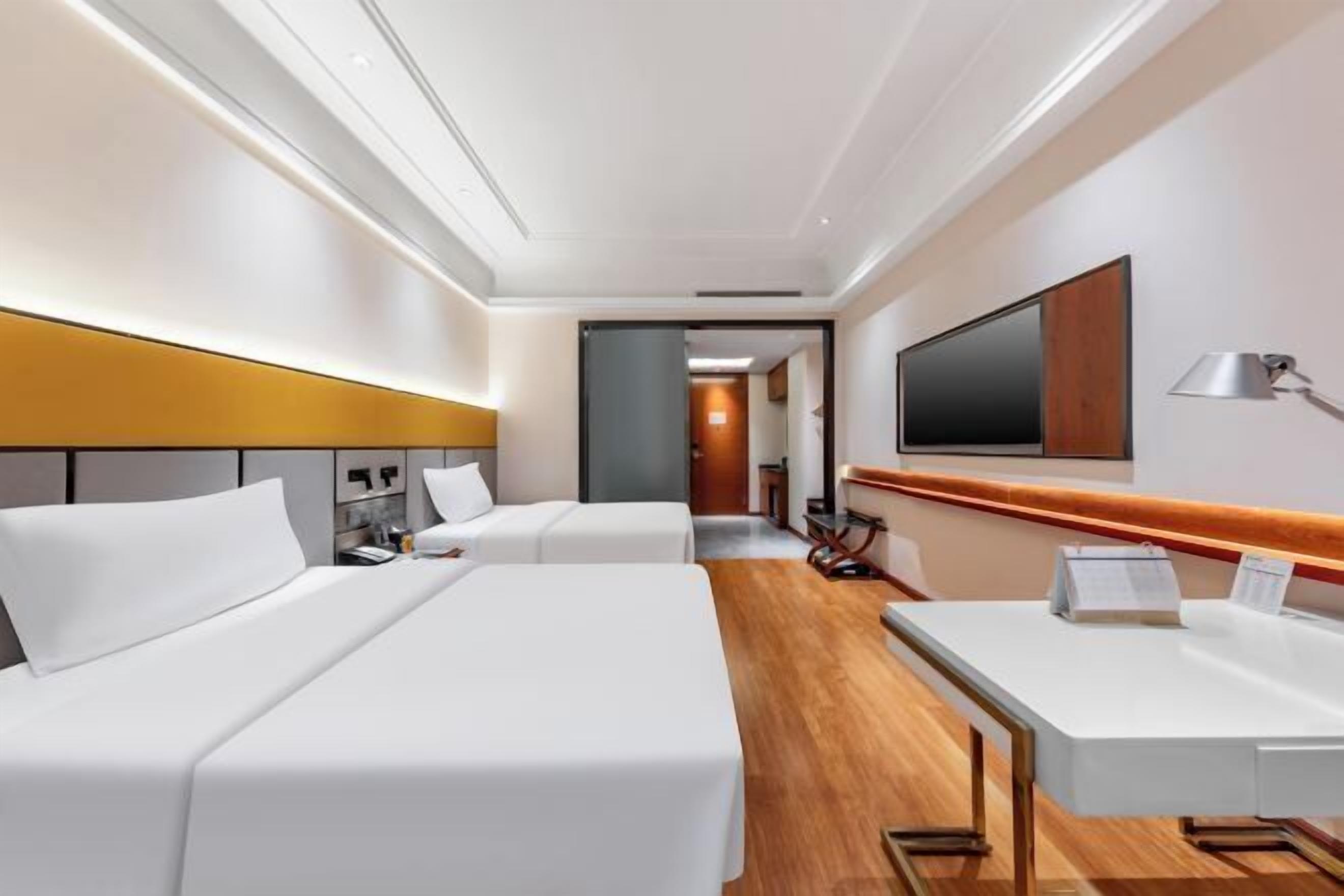 Premium bedding, minibar, in-room safe, desk