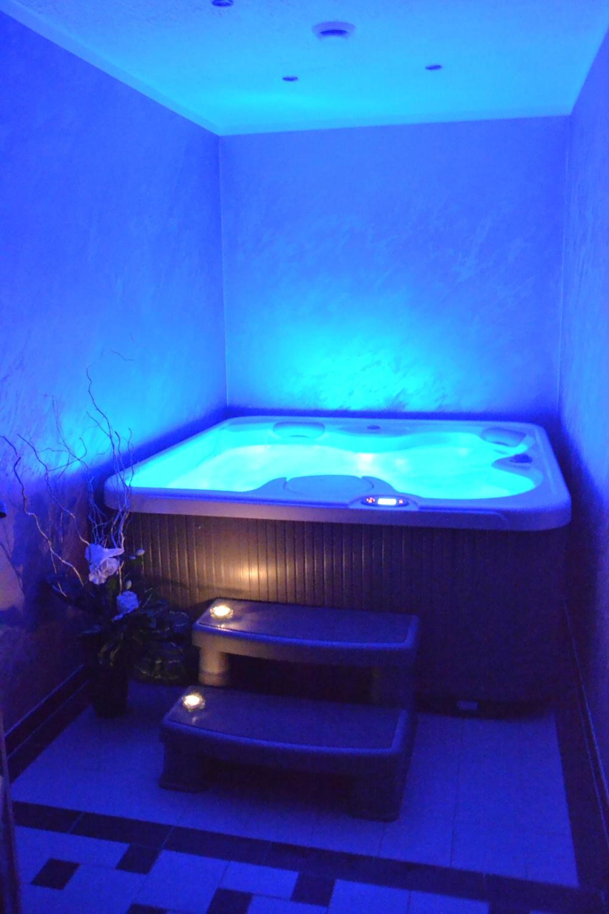 Indoor spa tub