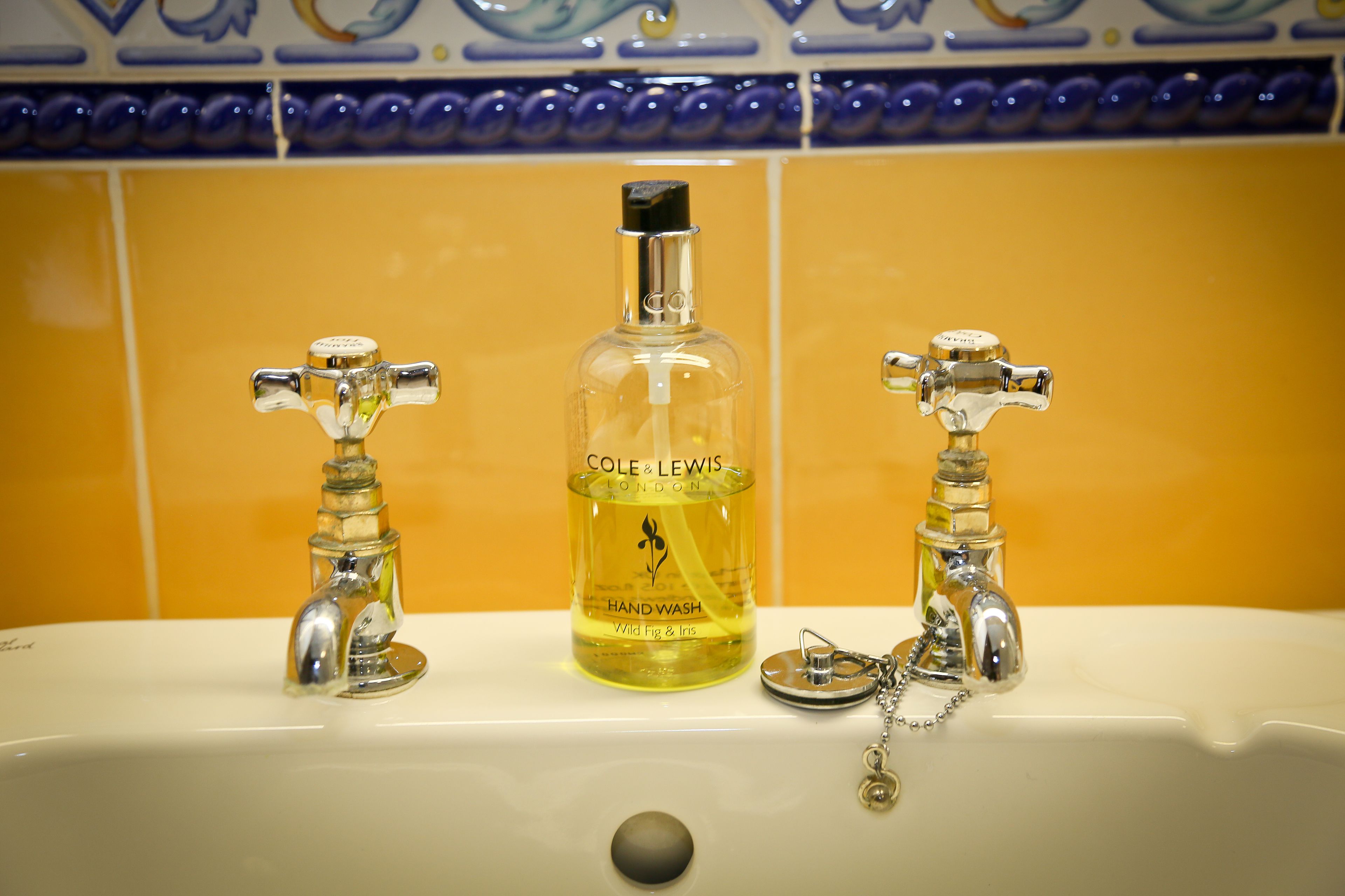 executive double room (4 poster) | bathroom amenities | free toiletries, hair dryer, towels