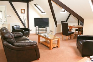 Luxury Suite | Iron/ironing board, free WiFi, bed sheets - Millfields hotel (Grimsby)