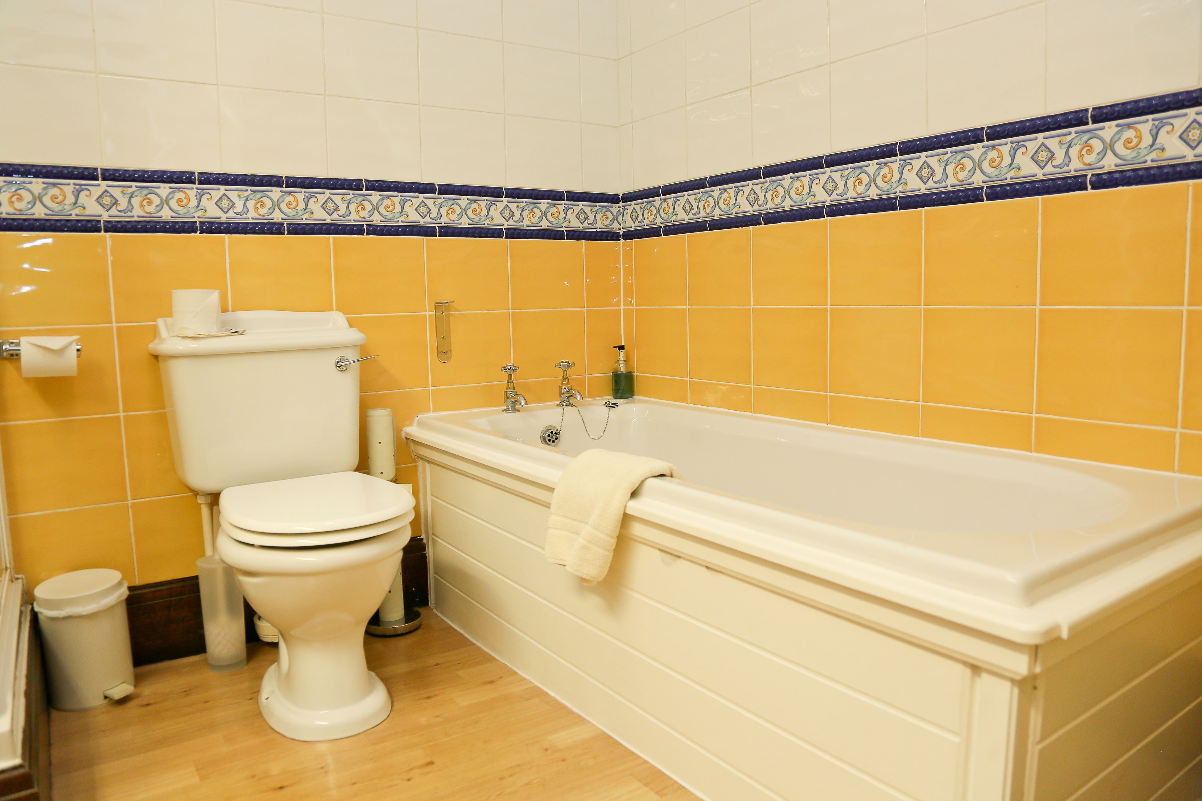 executive double room (4 poster) | deep-soaking bathtub