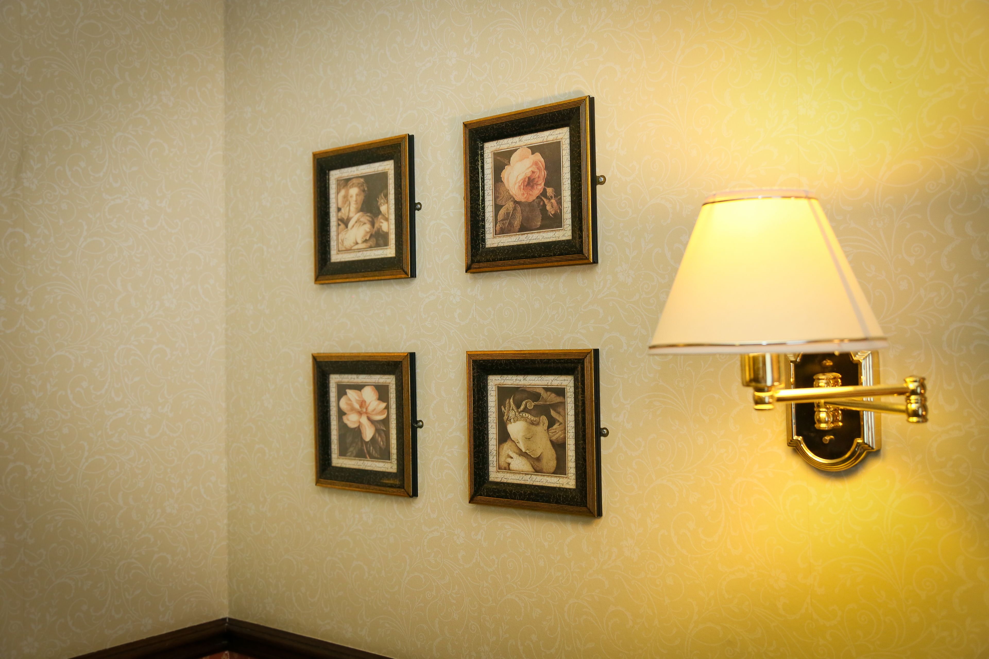 executive double room (4 poster) | 1 bedroom, iron/ironing board, free wifi, bed sheets