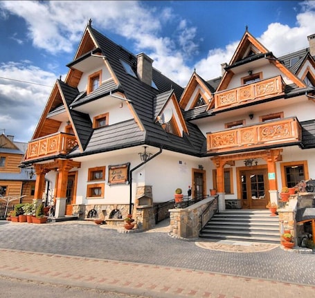 Front of property. Pensjonat Zbójecki Dwór
