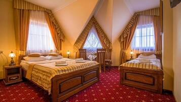 Triple Room | Cribs/infant beds, free WiFi, bed sheets