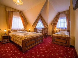 Triple Room | Cribs/infant beds, free WiFi, bed sheets