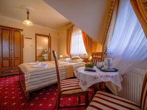 Triple Room | Katil bayi/kot (surcaj), Wi-fi percuma, cadar katil 