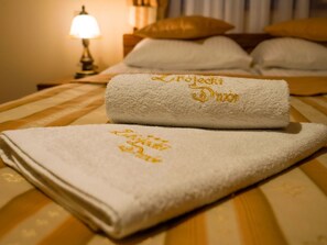 Cunas, wifi gratis y ropa de cama 