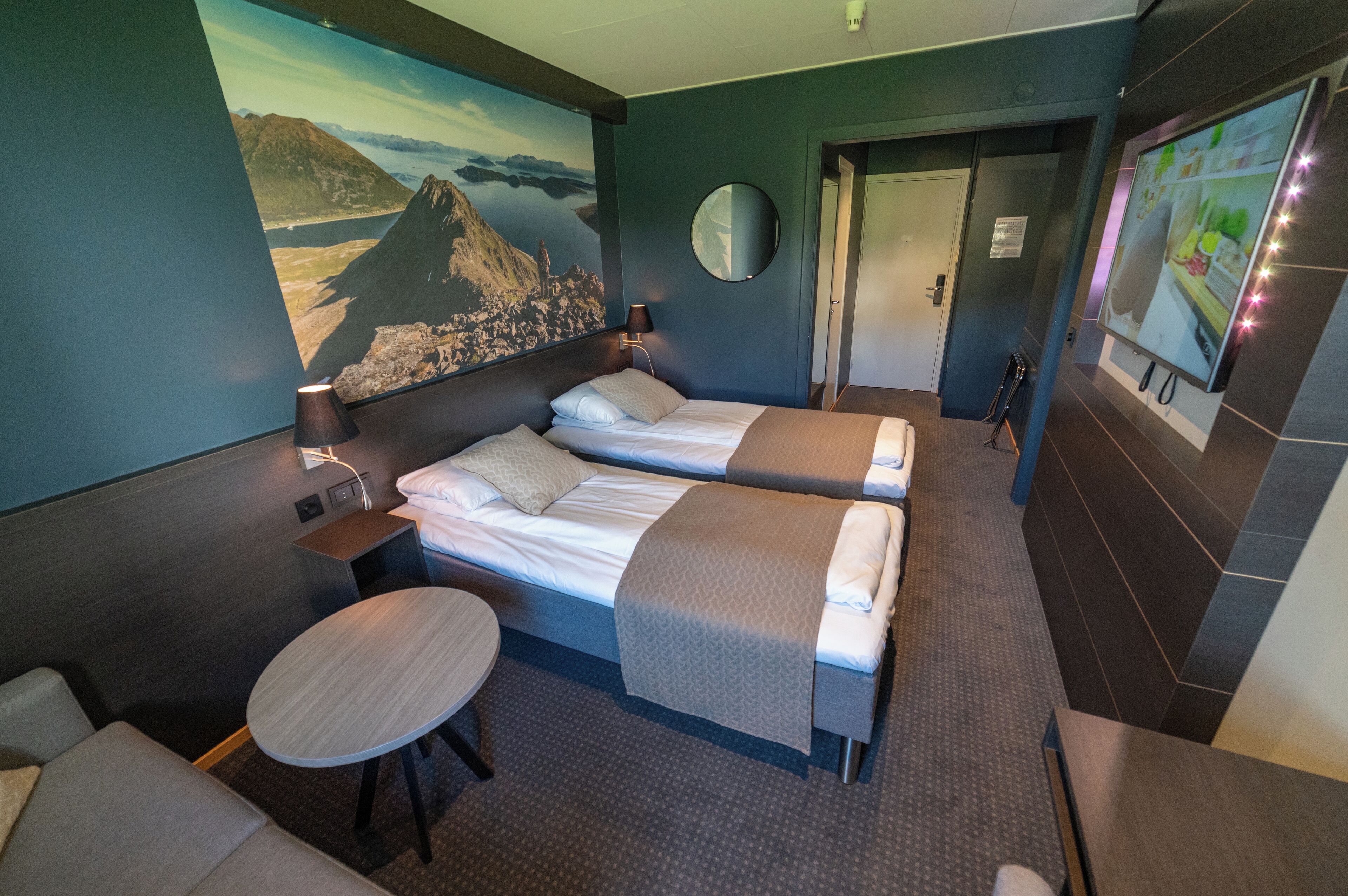 double room | 1 bedroom, pillow-top beds, individually decorated, desk