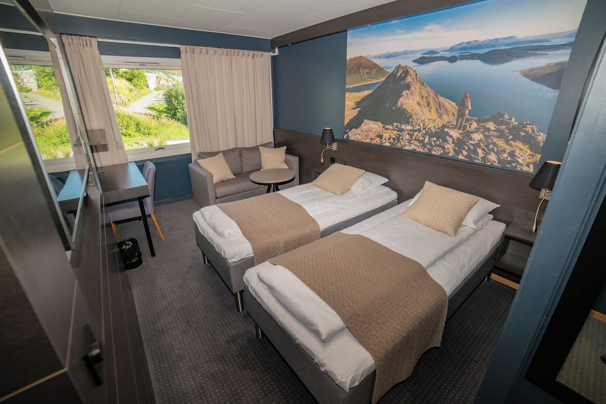 double room | 1 bedroom, pillow-top beds, individually decorated, desk