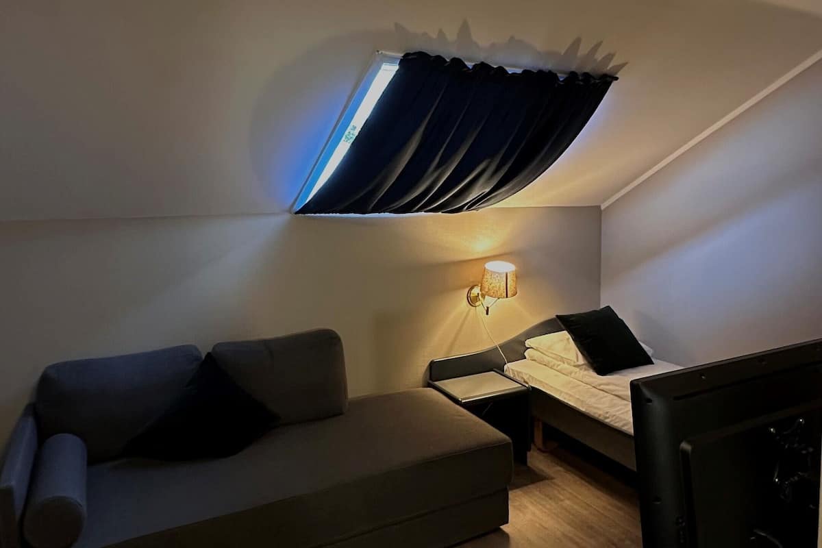 single room | 1 bedroom, pillow-top beds, individually decorated, desk