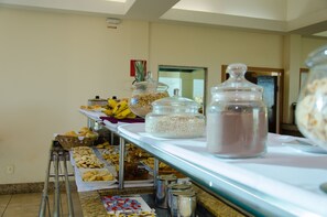 Free daily buffet breakfast  - Serra Palace Hotel (Ouro Branco)