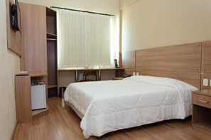 Minibar, in-room safe, desk, blackout drapes - Serra Palace Hotel (Ouro Branco)