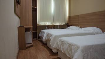 Quarto triplo | Frigobar, cofres nos quartos, escrivaninha, cortinas blackout