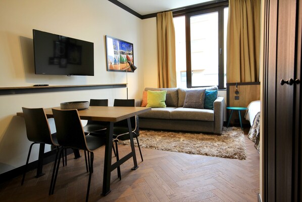 32-inch flat-screen TV with cable channels, TV