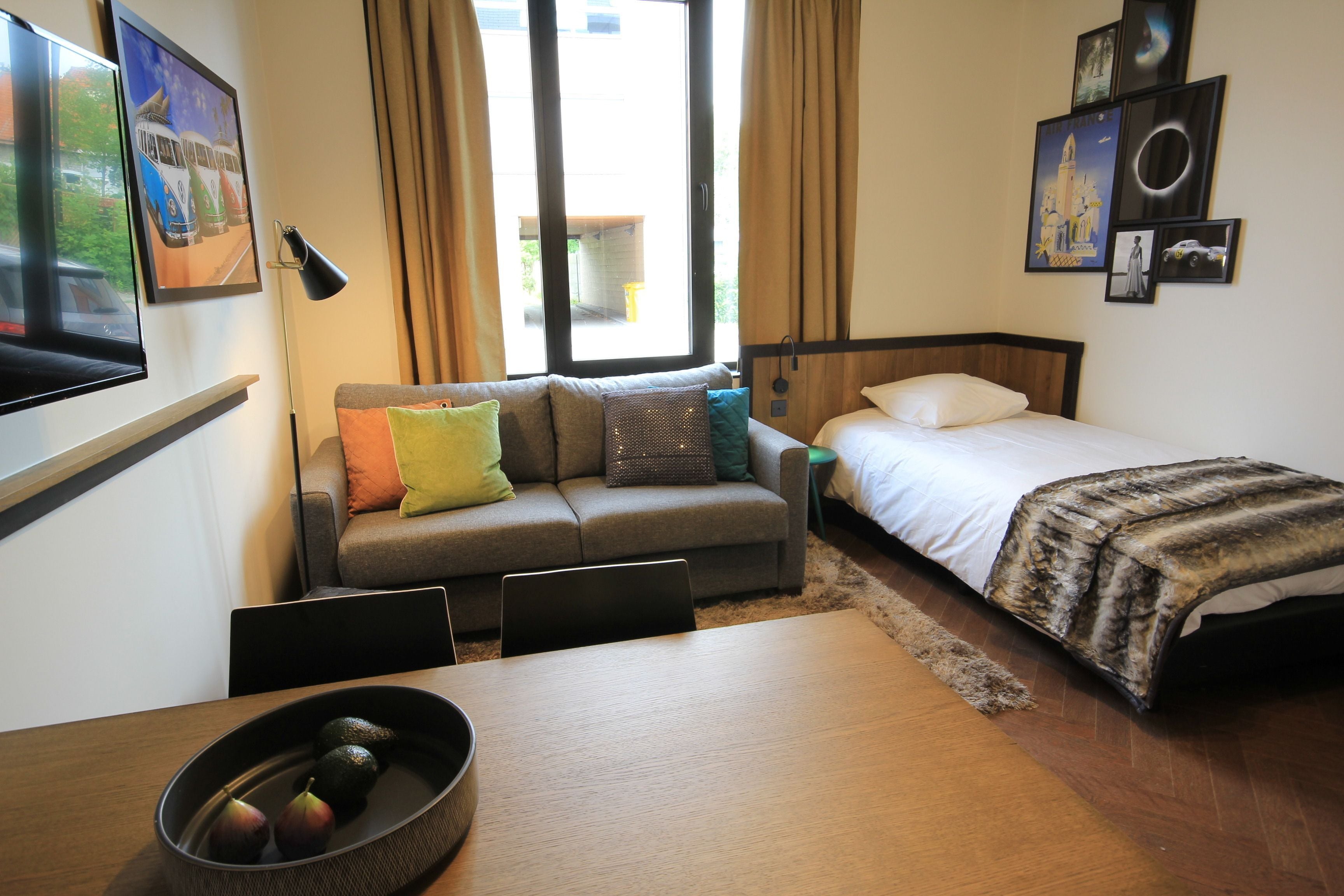 32-inch flat-screen tv with cable channels, tv