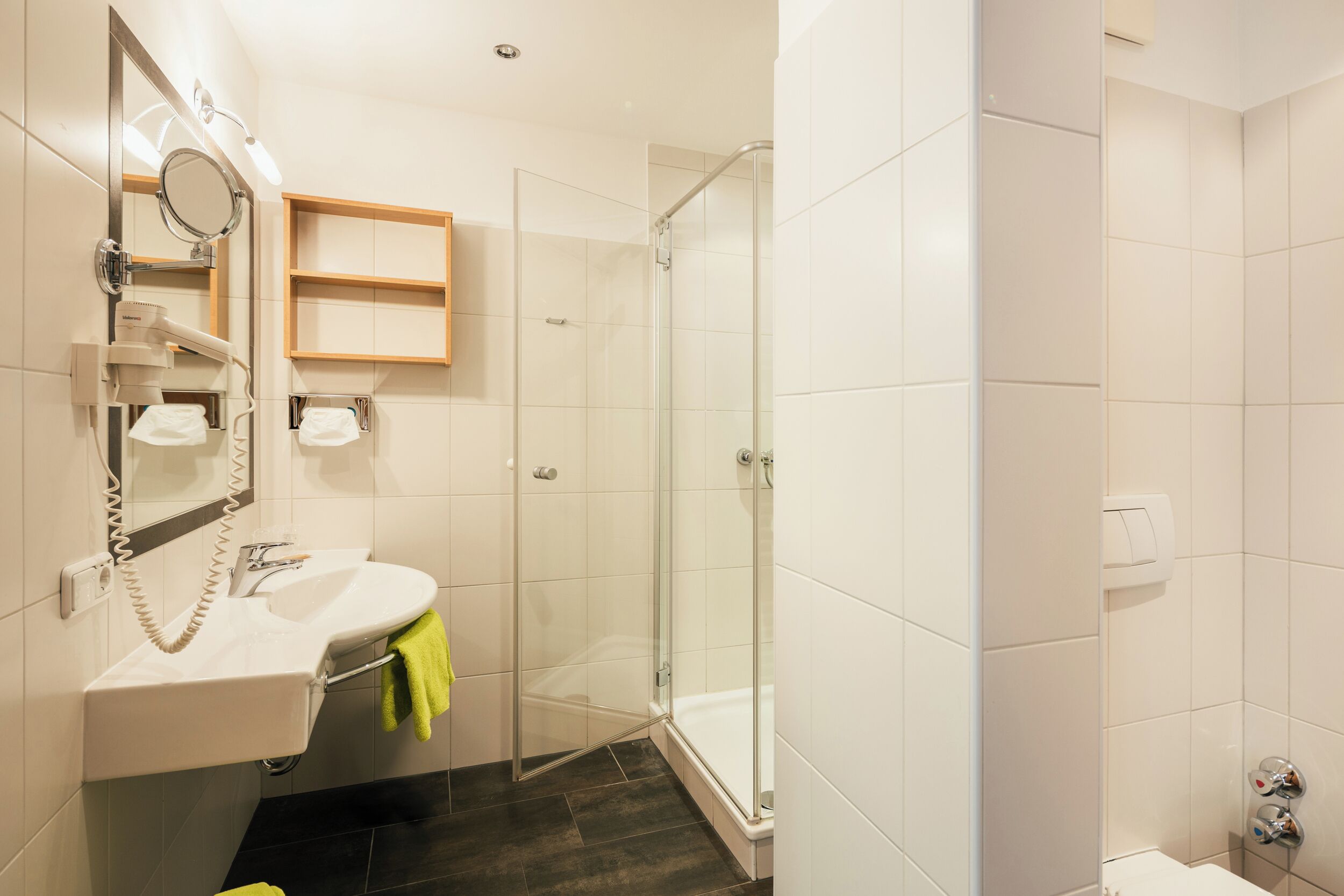double room | bathroom | shower, free toiletries, hair dryer, towels