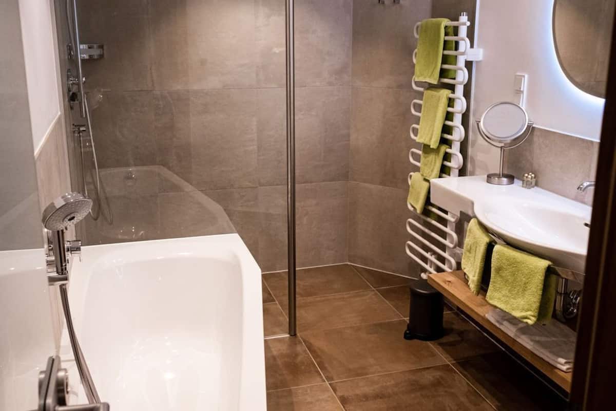 comfort double or twin room | bathroom | shower, free toiletries, hair dryer, towels