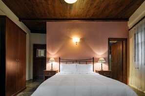 Habitación doble | Escritorio, sistema de insonorización, tabla de planchar con plancha