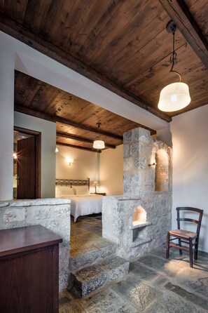Quadruple Room | Living area | LCD TV - Porto kale (East Mani)