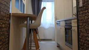 Makan di kamar