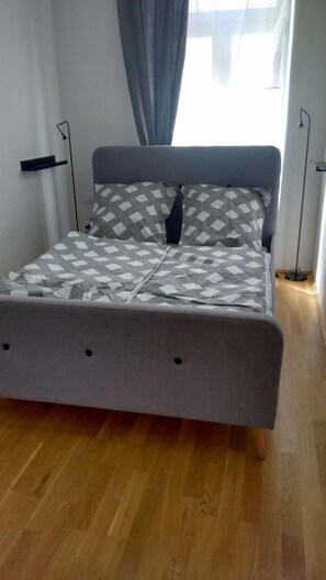 Iron/ironing board, free WiFi, bed sheets