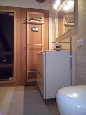 Apartment, 1 Bedroom, Jetted Tub | Bathroom