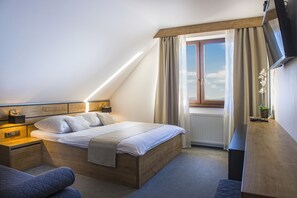 Classic Quadruple Room | Desk, iron/ironing board, free WiFi, bed sheets - Penzión Darinka (Poprad)