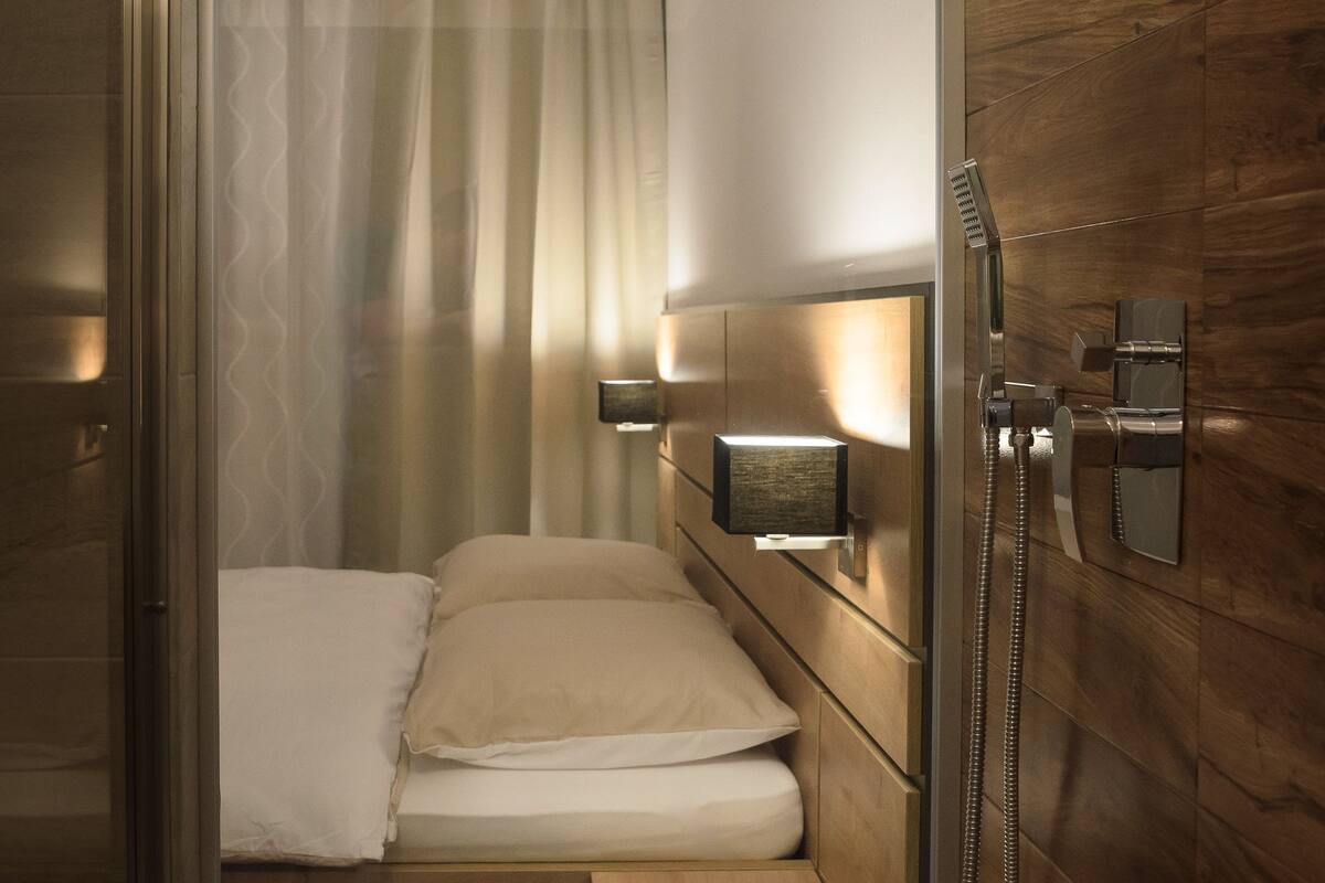 Deluxe-Doppelzimmer, 1 Queen-Bett | Schreibtisch, Bügeleisen/Bügelbrett, kostenloses WLAN, Bettwäsche