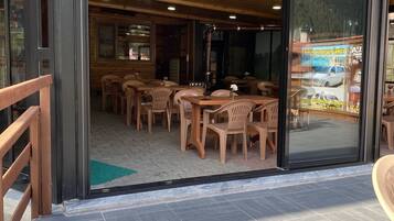 تفاصيل الفندق من الخارج