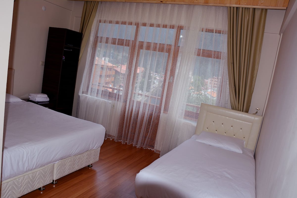 Ropa de cama de alta calidad, sistema de insonorización y wifi gratis