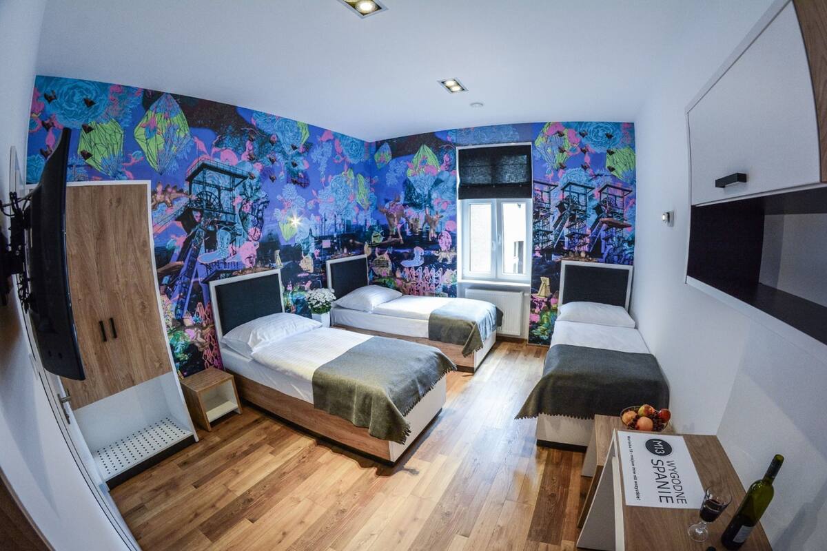 Premium bedding, desk, iron/ironing board, free WiFi