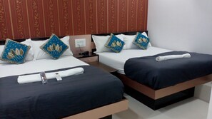 Desk, iron/ironing board, rollaway beds, free WiFi - Hotel Sion Residency (Mumbai)