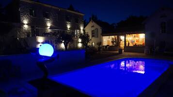 Outdoor pool, sun loungers
