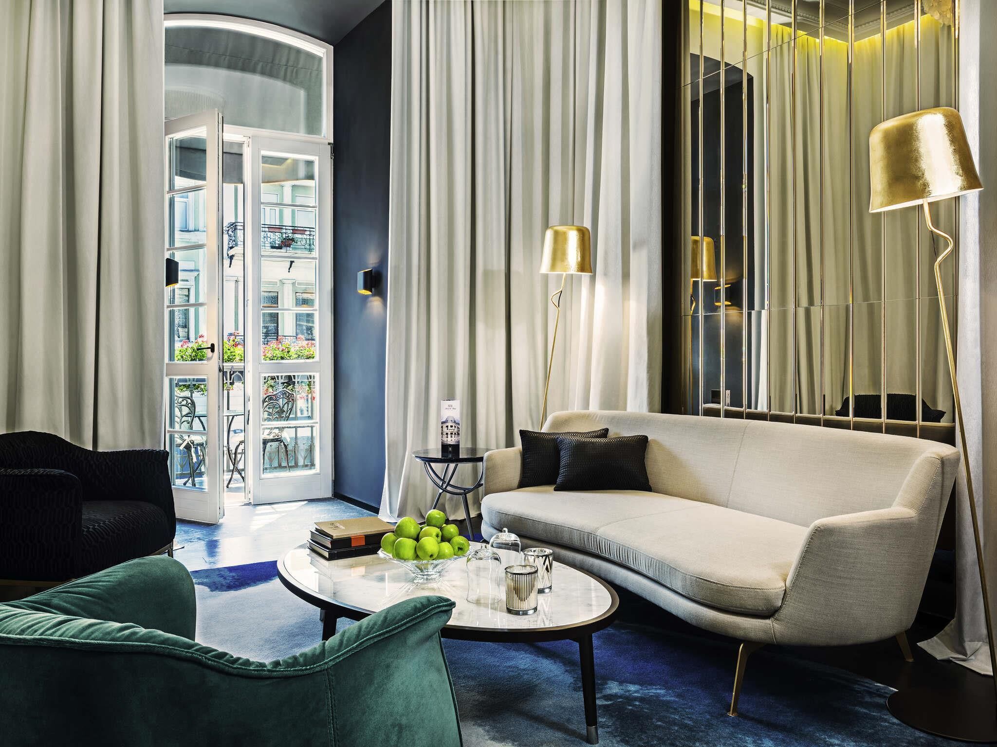 Junior Suite, 1 King Bed, Balcony, City View