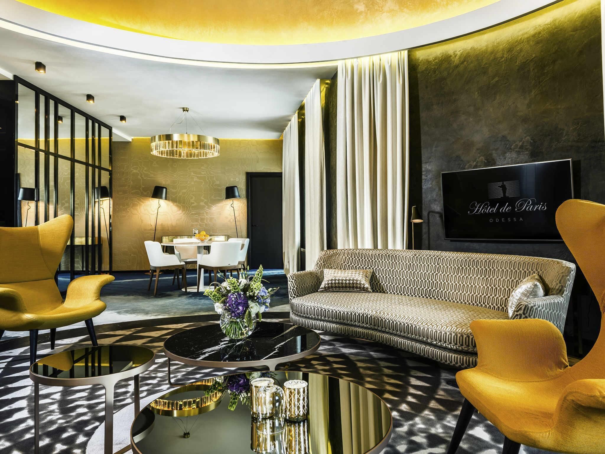 Phòng Suite, 1 giường cỡ king, ban công, quang cảnh thành phố | Bộ đồ giường cao cấp, minibar, két bảo mật tại phòng, bàn 