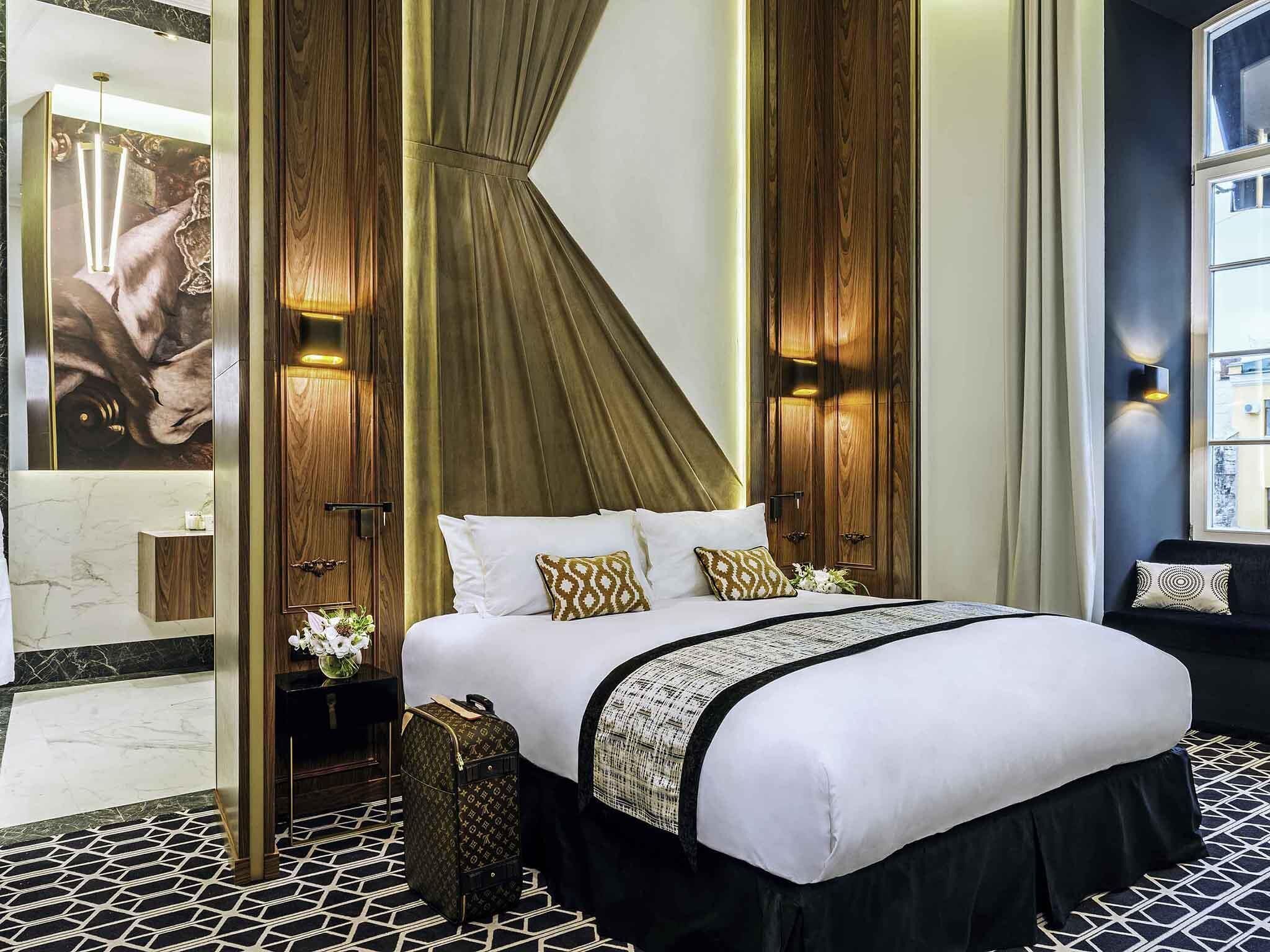 Suite, 1 King Bed, Balcony, City View