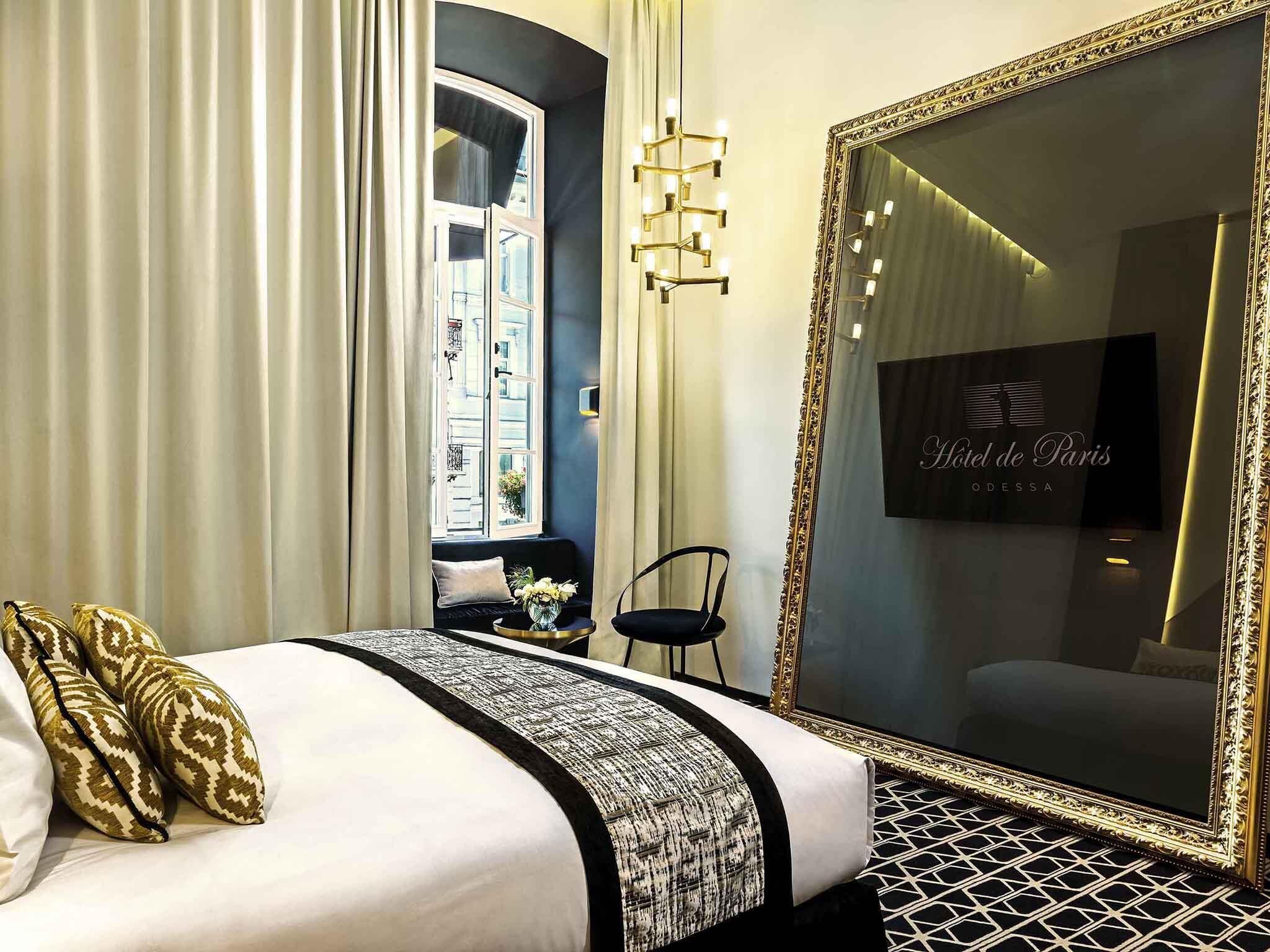Quarto luxo, 1 cama King | Roupas de cama premium, frigobar, cofres nos quartos, escrivaninha