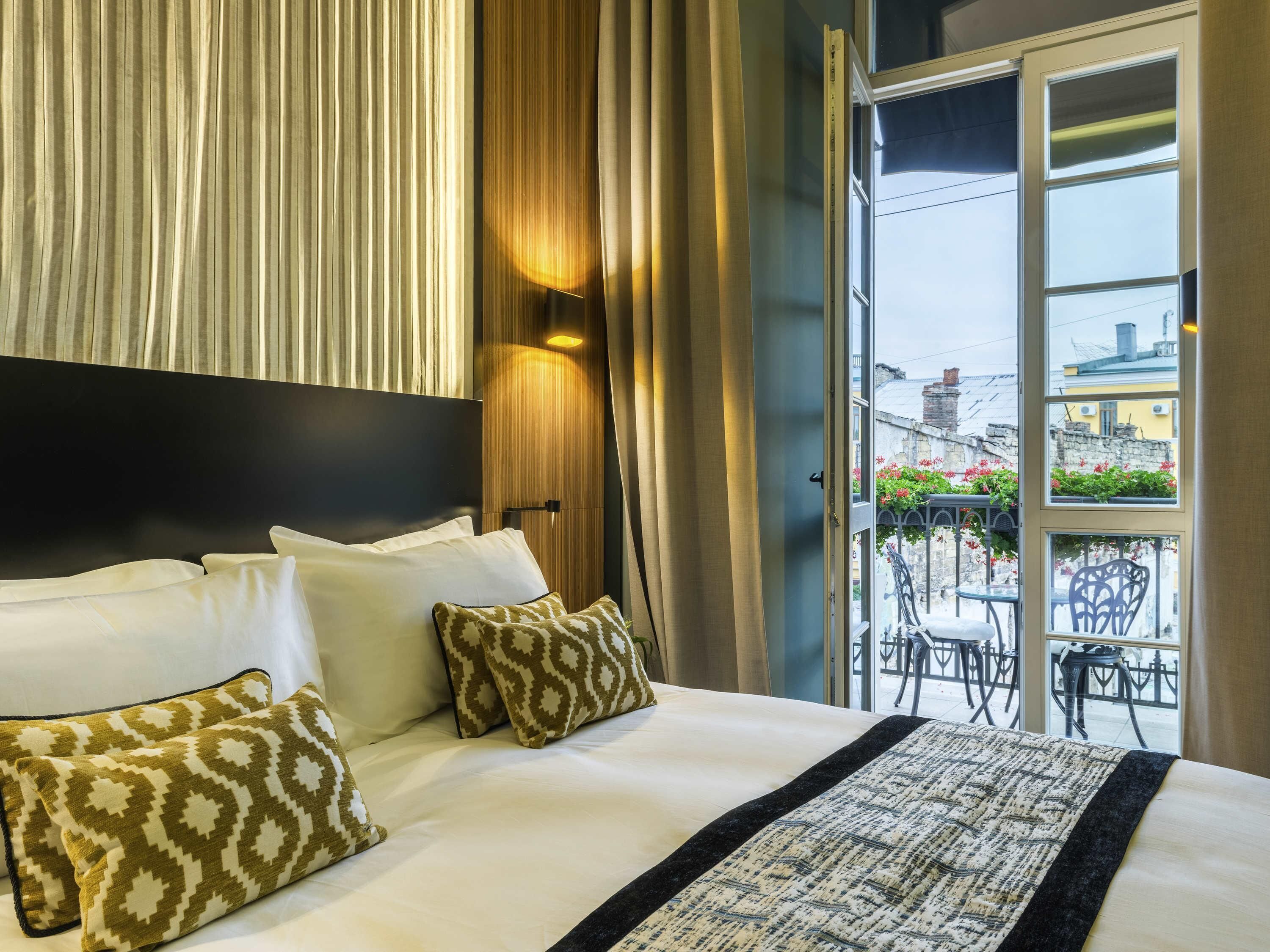 Junior-Suite, 1 King-Bett, Balkon, Stadtblick | Hochwertige Bettwaren, Minibar, Zimmersafe, Schreibtisch