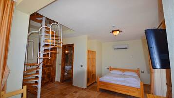 In-room safe, desk, free WiFi, bed sheets