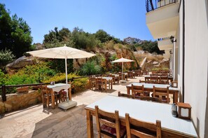 Outdoor dining - Doada Hotel (Datça)