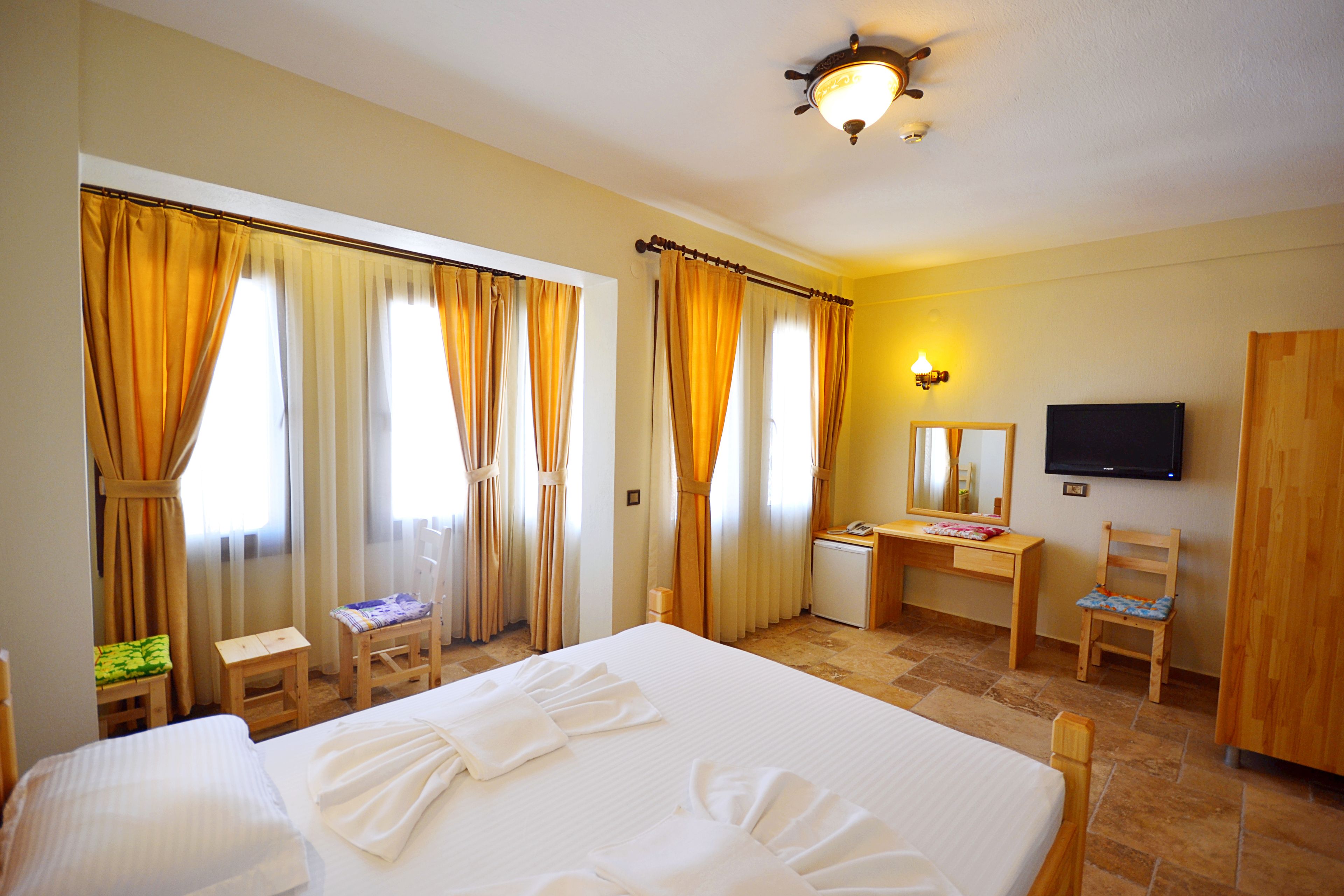 2 bedrooms, in-room safe, desk, free wifi