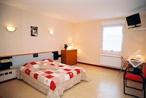 Comfort Double Room | Free cots/infant beds, rollaway beds, free WiFi - Hotel Au Logis Des Ours (Offemont)
