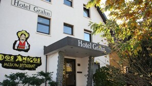 Hotel Grahn with a sign for Dos Amigos Mexican Restaurant.