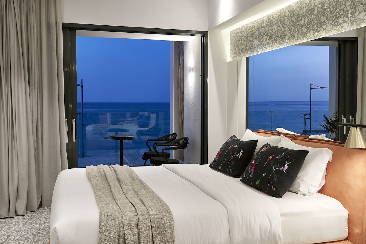 executive suite, sea view (outdoor spa bath) | premium bedding, pillow-top beds, in-room safe, blackout curtains