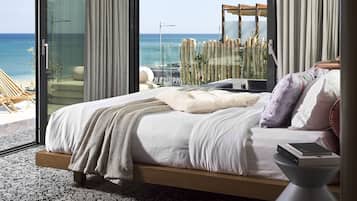 套房, 海景 (King with Outdoor Jetted tub) | 高級寢具、特厚豪華床墊、房內夾萬、遮光窗簾/窗簾