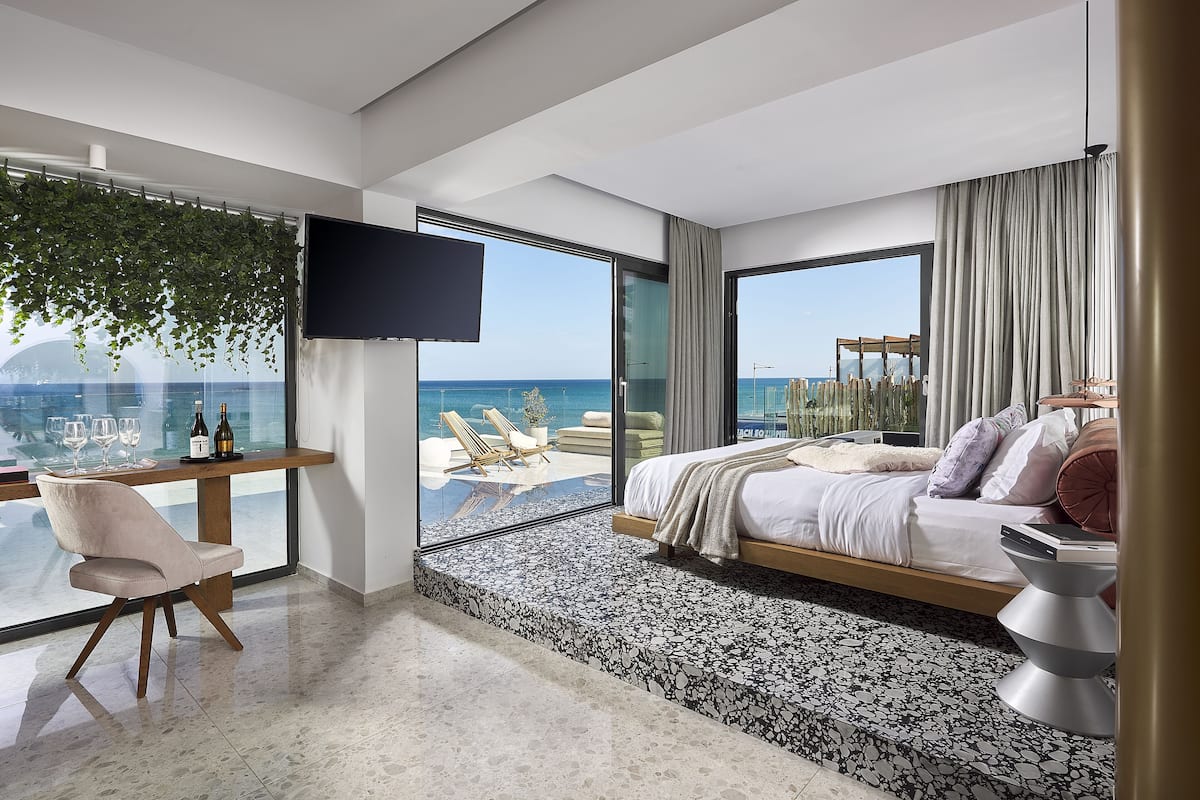 suite, sea view (king with outdoor jetted tub) | premium bedding, pillow-top beds, in-room safe, blackout curtains