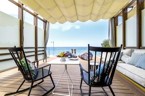 Suite, sjøutsikt (King with Outdoor Jetted tub) | Terrasse/patio