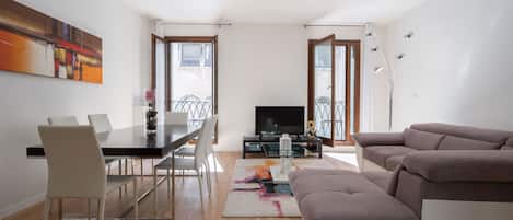 Apartment, 2 Bedrooms, Terrace (Check-in online) | Living room