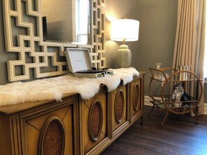 Queen Ann Suite 203, 1 Queen bed, 1 Full Bed  | 埃及棉床单、高档床上用品、特色装修、特色家居