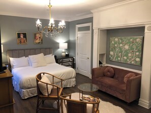 Queen Ann Suite 203, 1 Queen bed, 1 Full Bed  | 客房服务设施